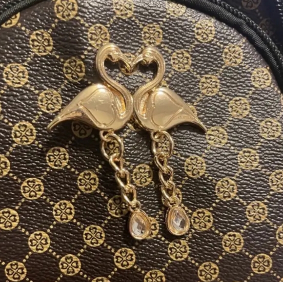 Designer Inspired Kissing Doves Handbag and Purse Set - Picture 3 of 16